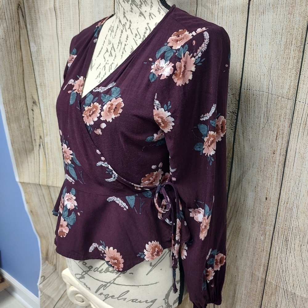 💥 3/$20 Wild Fable Medium Floral Wrap Peplum Top - Plum - Picture 3 of 10